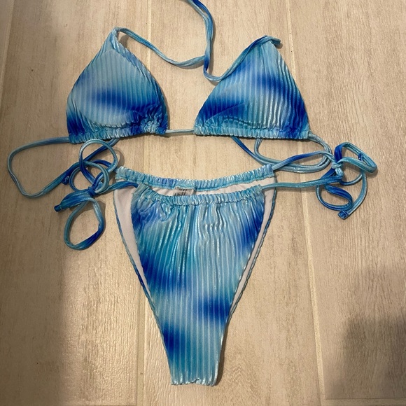 Bathing suit - Picture 1 of 6